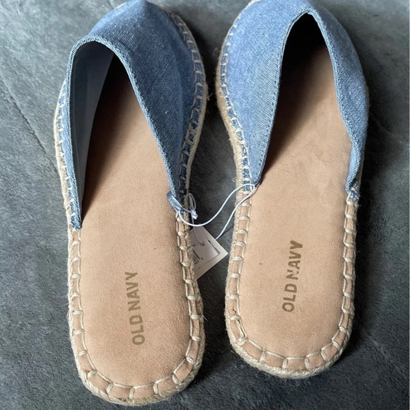 Old Navy Slip On Sandals. - Picture 3 of 5